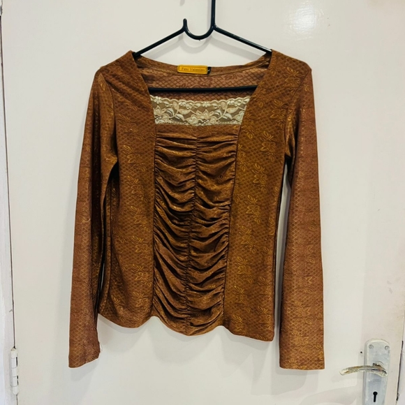 Brownish golden top with lace - Picture 3 of 8